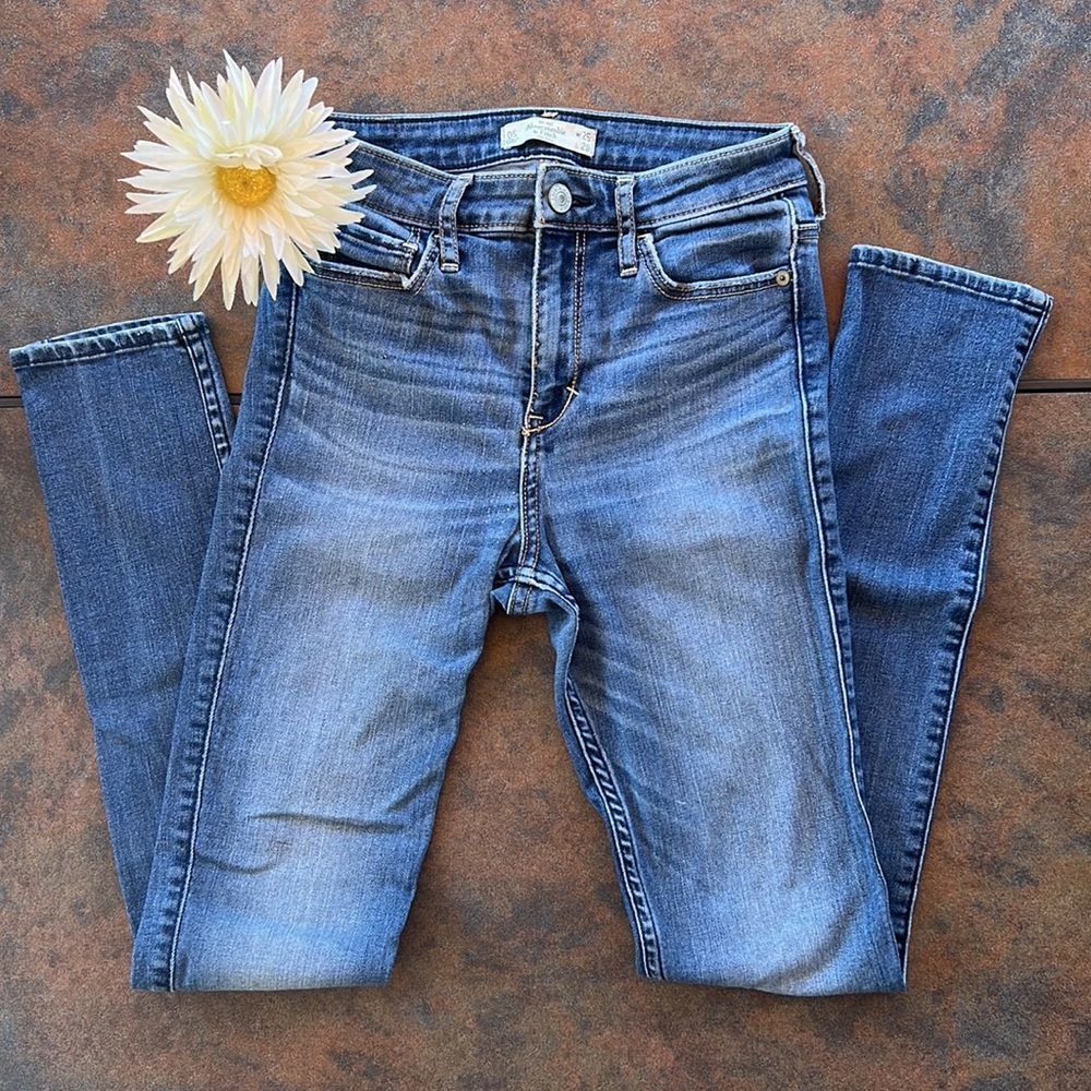 abercrombie & fitch high rise jeans ☀️